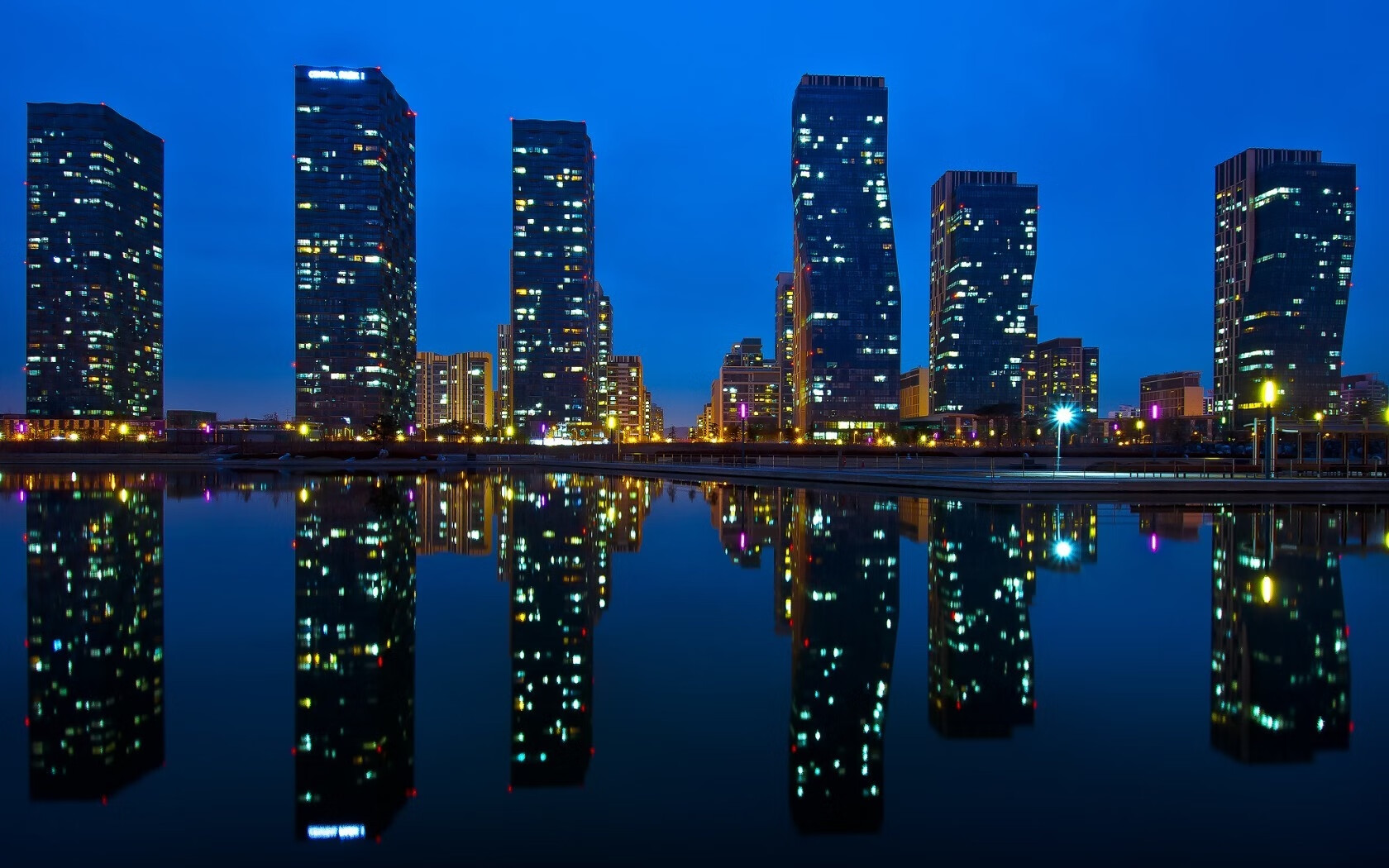 王楚钦反手狂攻展现统治力,王楚钦正手